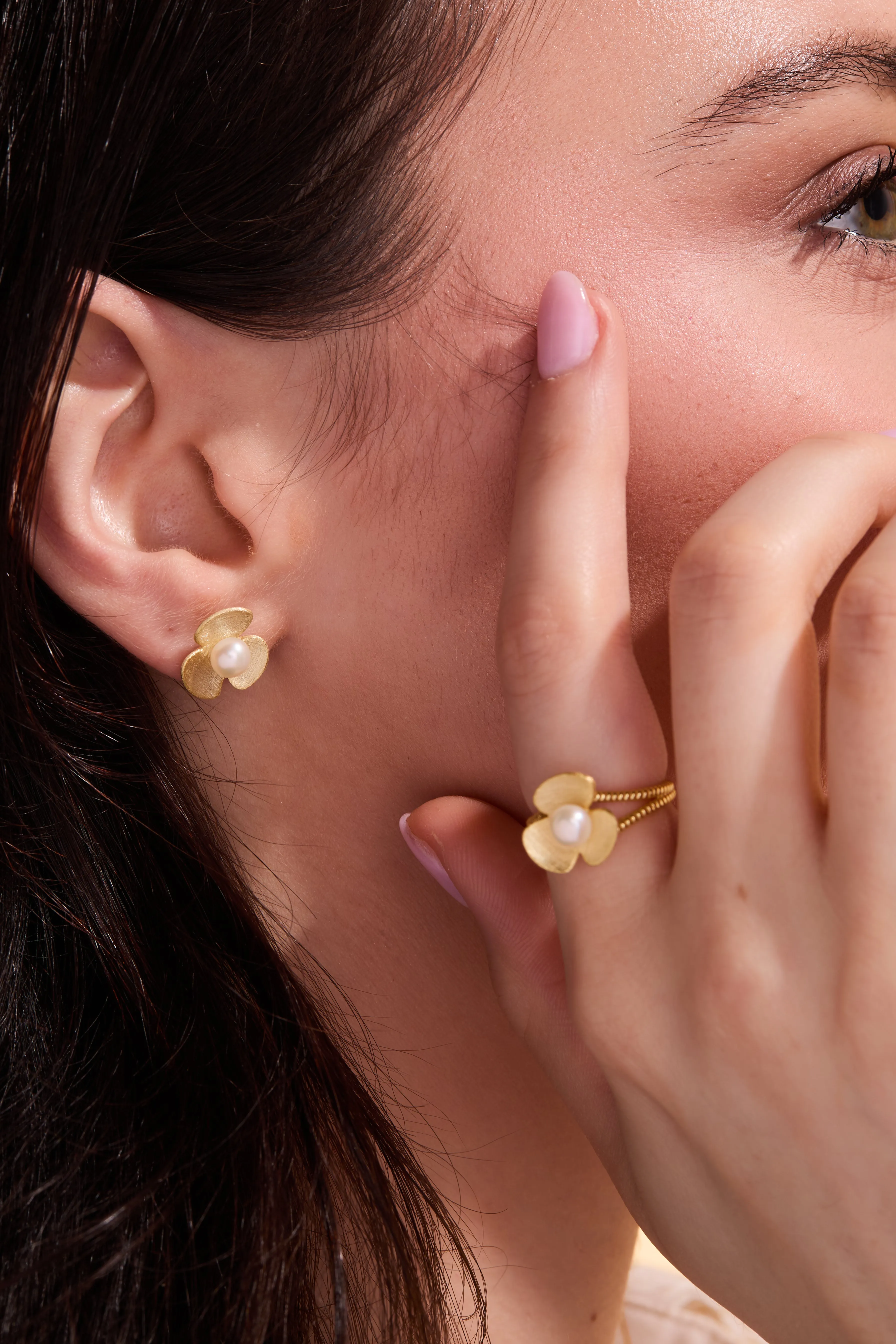 Broad Leaf Gold Stud Earrings W.