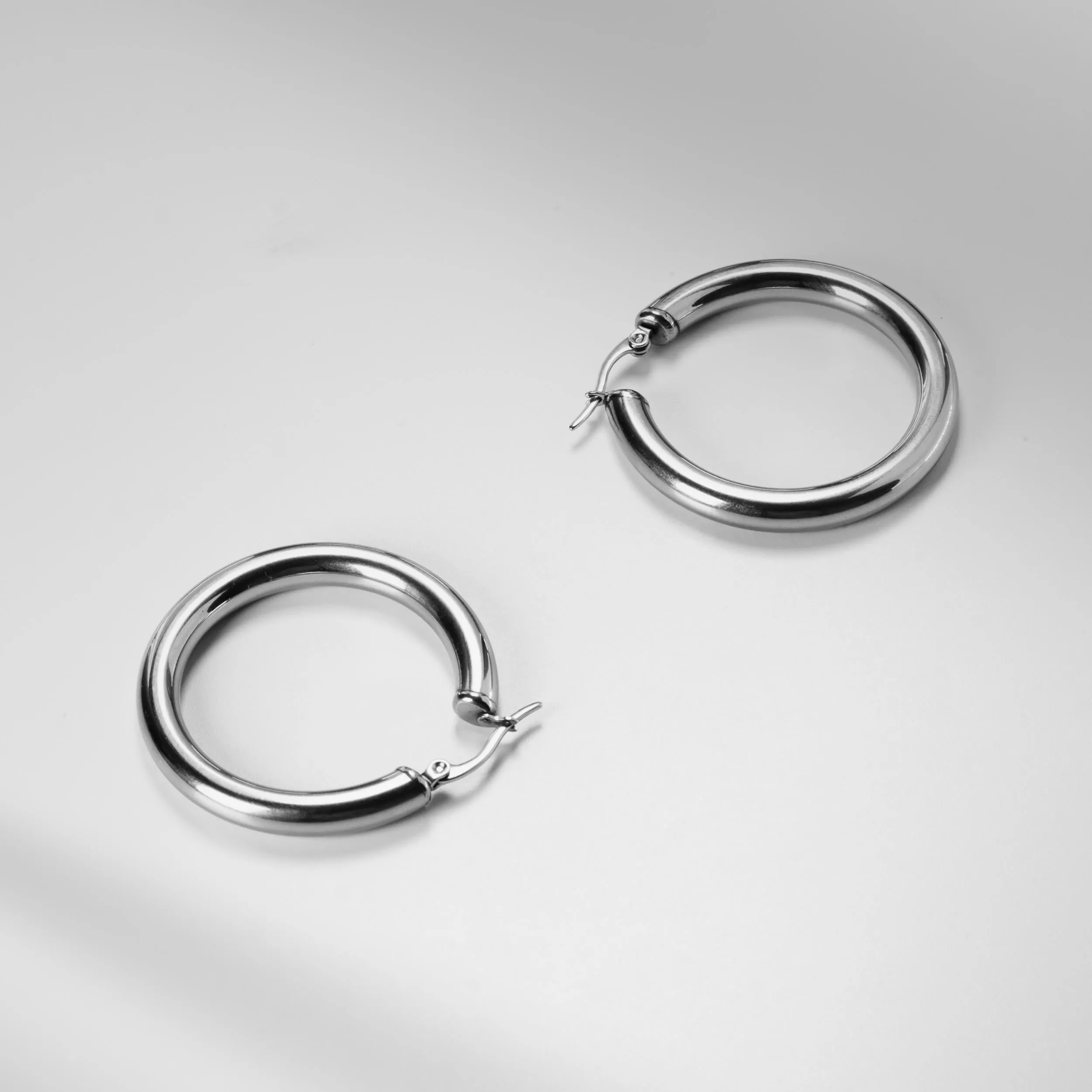 Claressa Earrings - Medium :: Silver