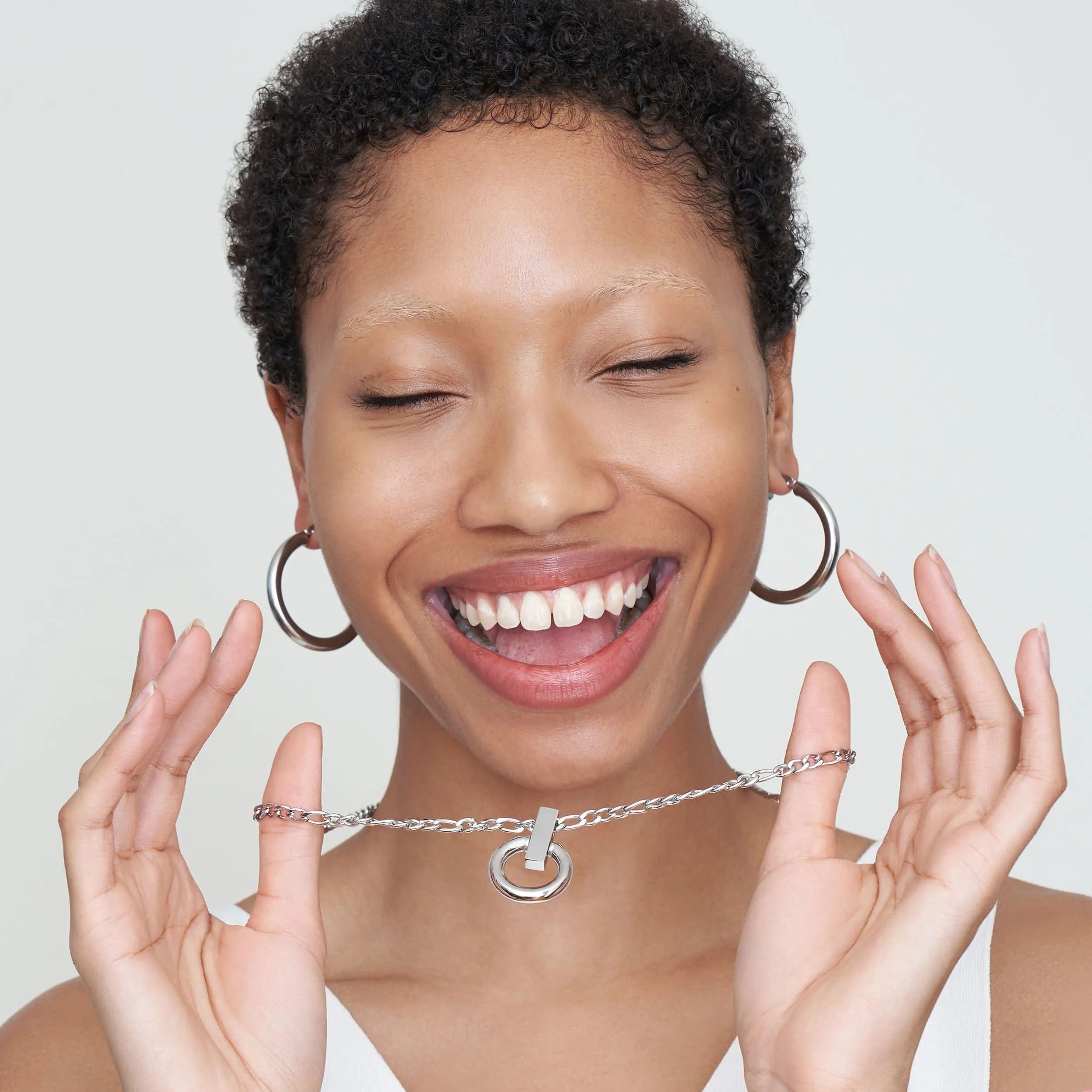 Claressa Earrings - Medium :: Silver