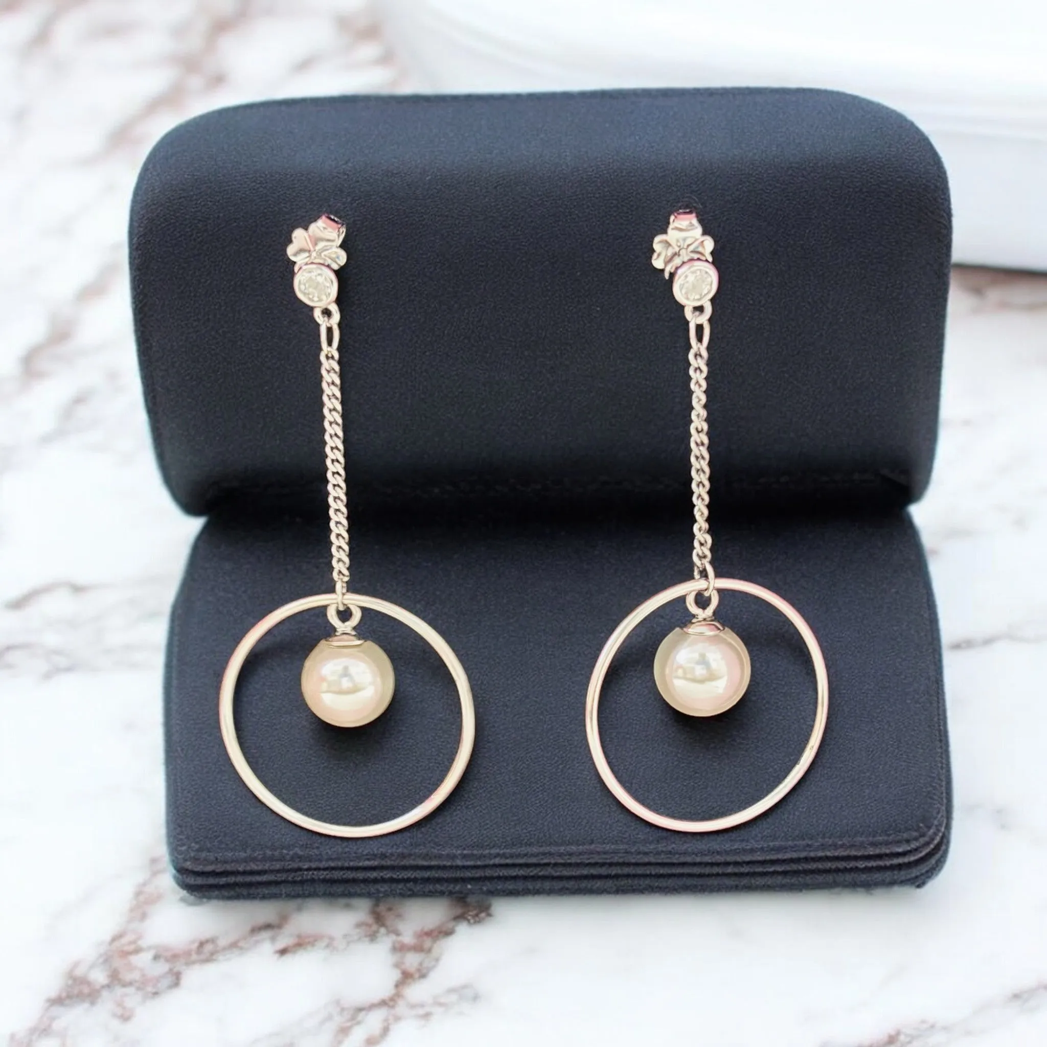 Dangling loop pearl Silver earring