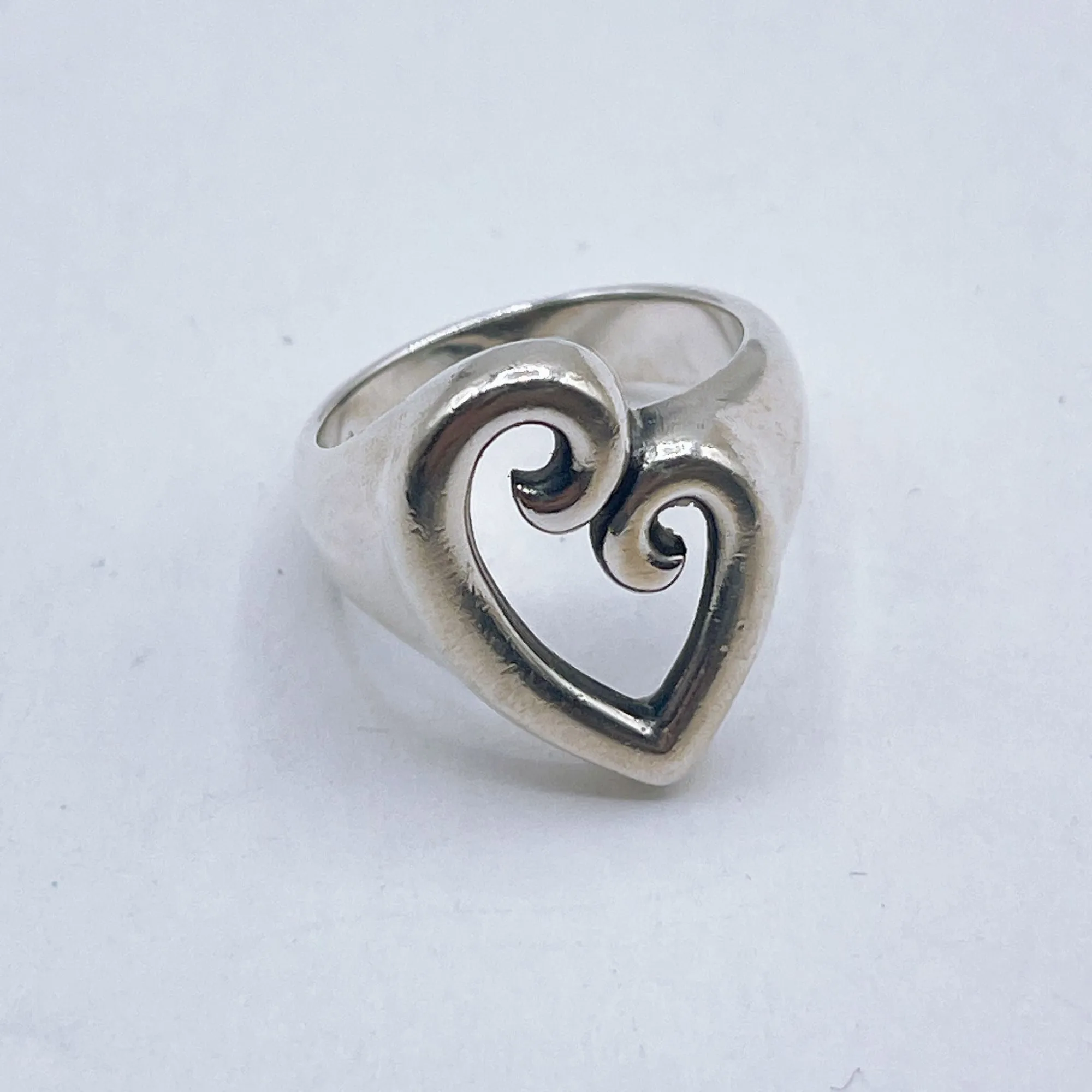 James Avery Sterling Silver Mothers Love Heart Ring Size 6.75