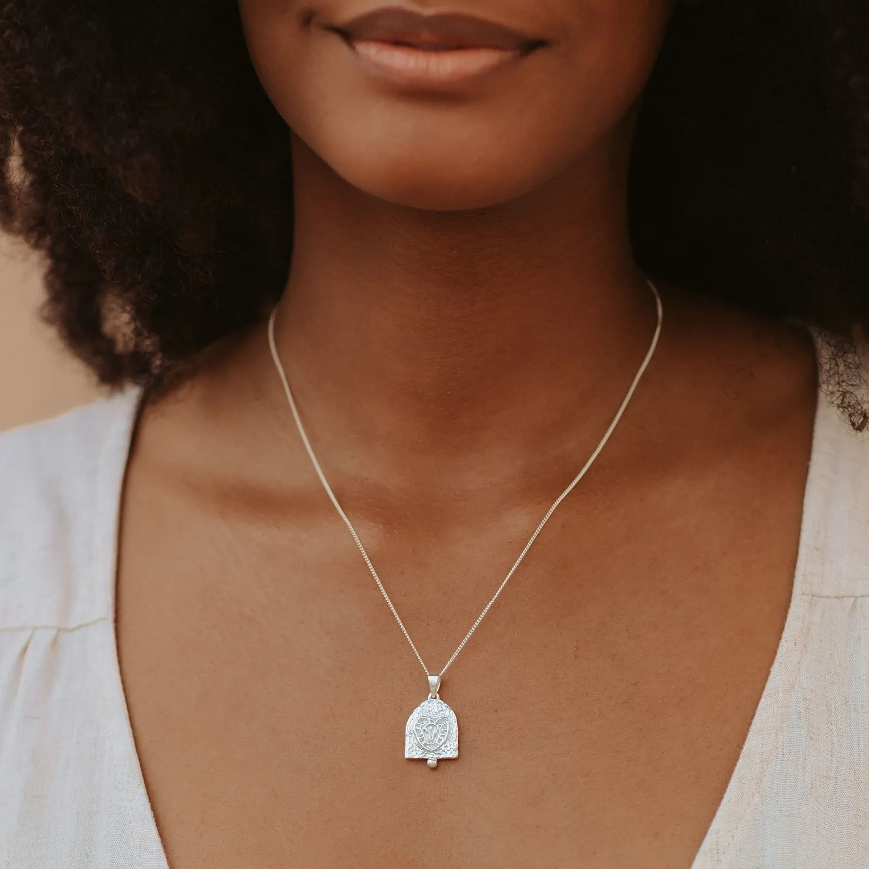 LEO ZODIAC NECKLACE - SILVER