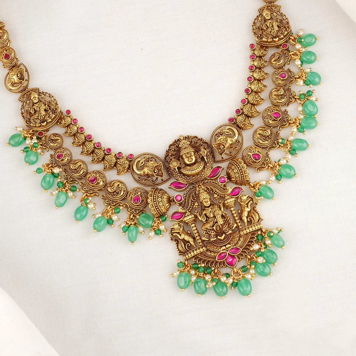 Lhita Short Necklace Set