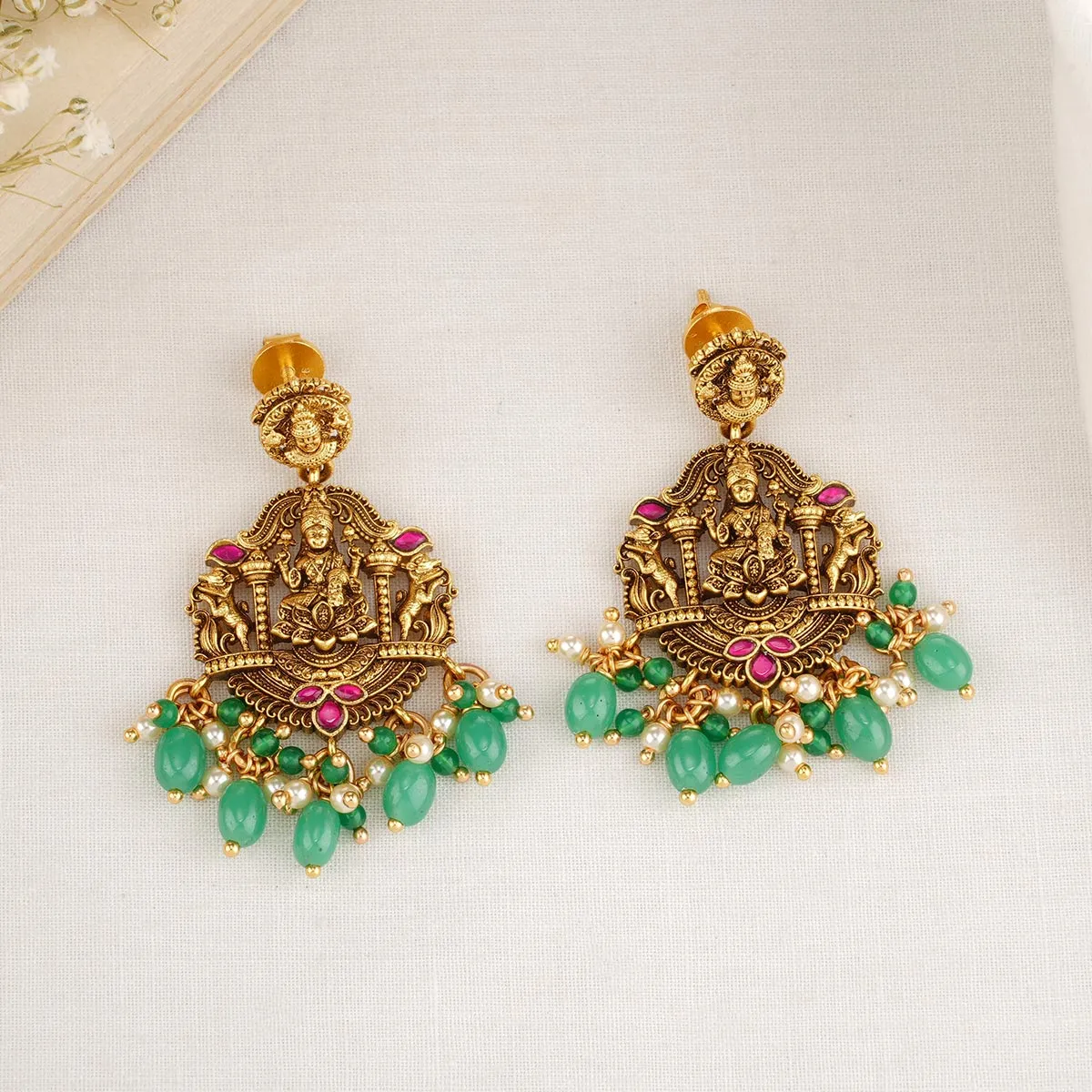 Lhita Short Necklace Set
