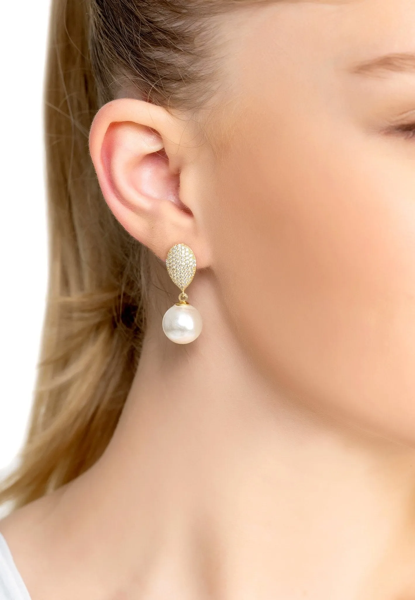 Pearl Classic Drop Earrings in Gold