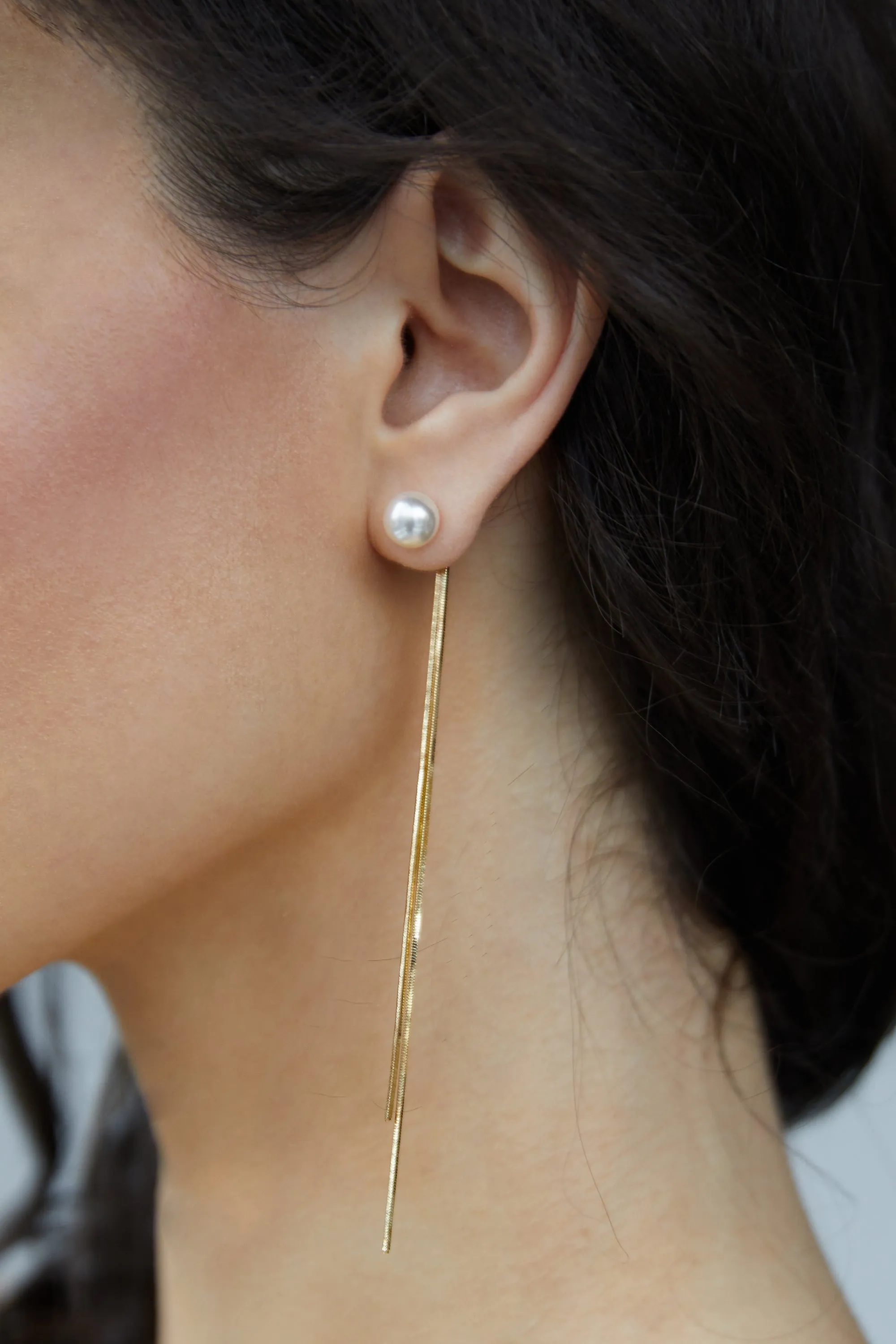 PEARL STUD WITH TWO CHAINS
