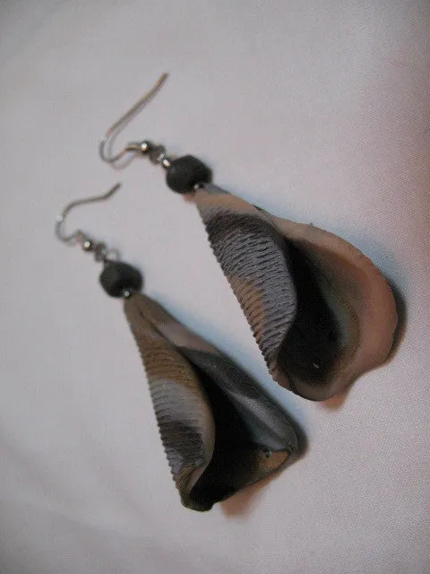VIntage Painted Natural Ocean SEA SHELLS Seashells Cone DANGLING DANGLE Hook EARRINGS Set