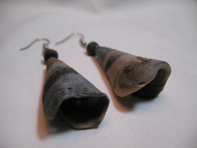 VIntage Painted Natural Ocean SEA SHELLS Seashells Cone DANGLING DANGLE Hook EARRINGS Set