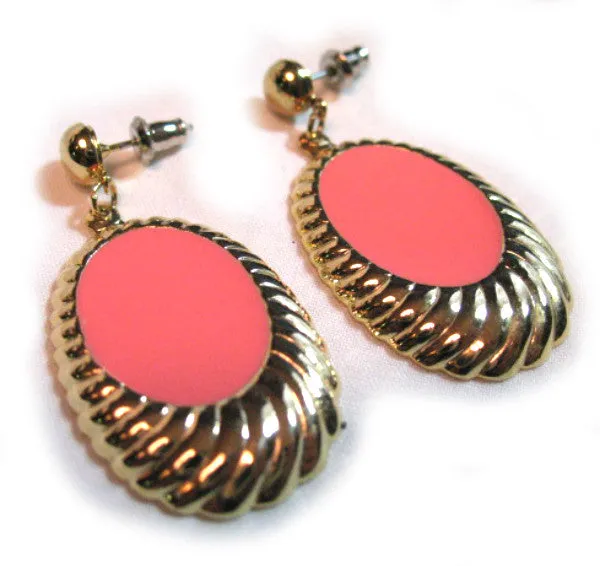 VINTAGE Shell Pattern OBLONG Gold Tone METAL Enamel Womans Dangling EARRINGS Set